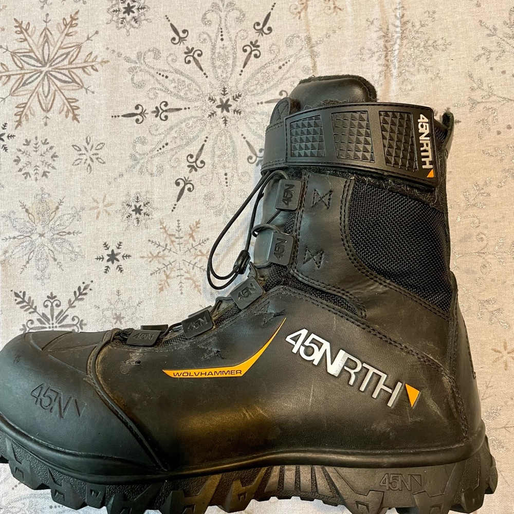 Black and Gold Men's Boots - Picture 5 of 5